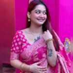 Pratyusha Paul Instagram - 𝘐𝘳𝘰𝘯𝘪𝘤𝘢𝘭𝘭𝘺, 𝘪𝘵 𝘭𝘰𝘰𝘬𝘴 𝘭𝘪𝘬𝘦 𝘐 𝘤𝘢𝘯 𝘩𝘢𝘯𝘥𝘭𝘦 𝘮𝘺 𝘱𝘢𝘭𝘭𝘶 𝘣𝘦𝘵𝘵𝘦𝘳 𝘵𝘩𝘢𝘯 𝘮𝘺 𝘱𝘳𝘰𝘣𝘭𝘦𝘮𝘴..🪷🕊️🪞💘✨ . . . . . . . . . . . . . . . #saree #sareelove #desigirl #bengali #fashion #ethnic #sareeinspiration #instagood #instagram #explore #foryou #picoftheday #lookoftheday #minimalism #fashionista