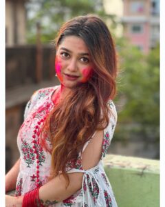 Pratyusha Paul Instagram - मोहे रंग लगा दे रे ♥️✨ PS-Sorry for spamming guys I just can’t get over these pictures 🤌🏻🙈 I promise this is the last post from that day, please bear with me. Thank you 🙏🏻 byeee 😘