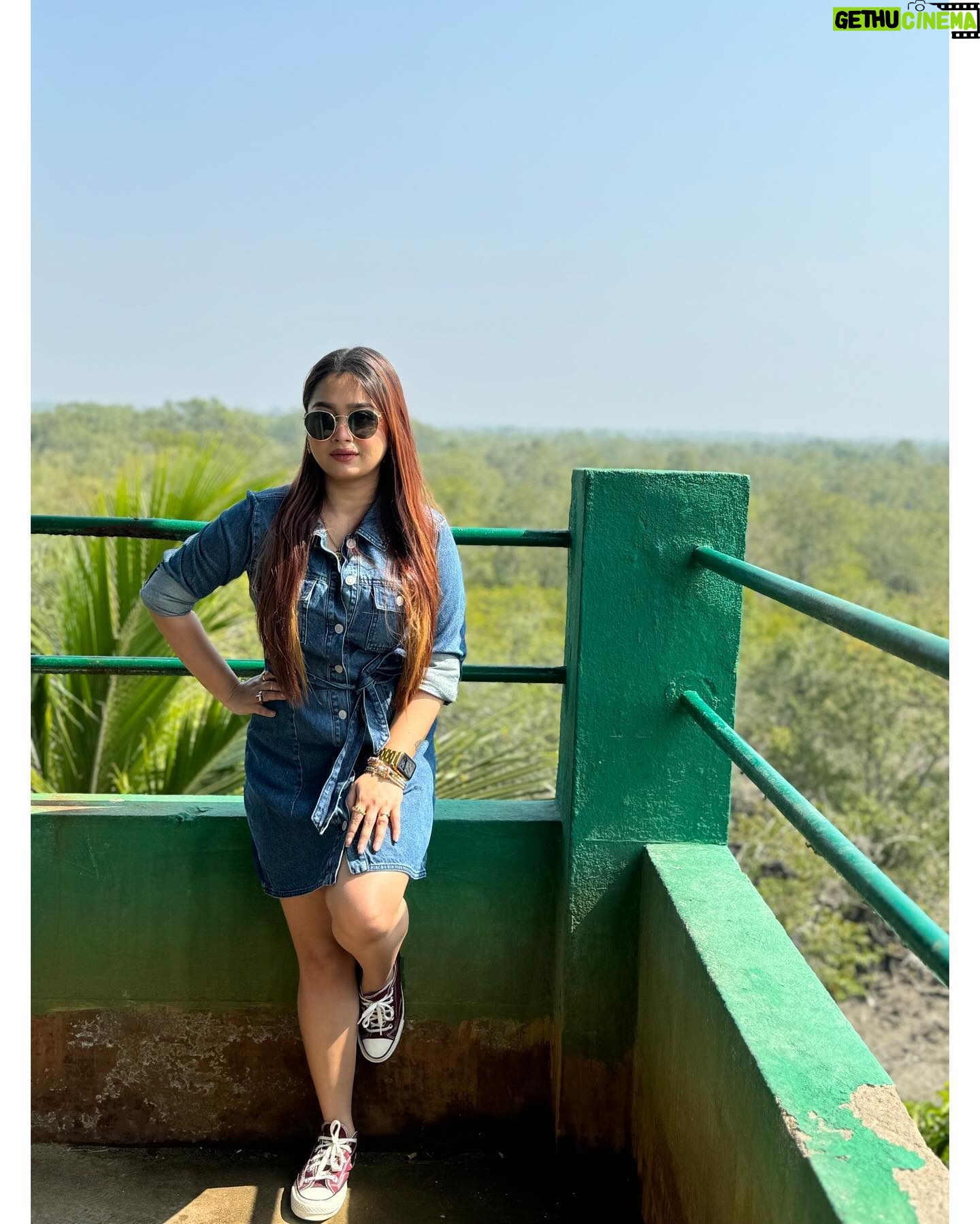 Pratyusha Paul Instagram - π΅π©π¦ π§π°π³π¦π΄π΅. ππ΅ πͺπ΄ π΅π©π¦ π±ππ’π€π¦ πΈπ©π¦π³π¦ πΊπ°πΆ π©π¦π’π³ πΊπ°πΆπ³π΄π¦ππ§ π£π¦π΅π΅π¦π³..πΊοΈπ΄π§³βοΈπ²ππ―π . . . . . . . . . . . . . . . . . . . #throwback #vacation #jungle #forest #wildanimals #royalbengaltiger #intothewild #holiday #mangroves #safari