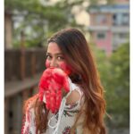 Pratyusha Paul Instagram - मोहे रंग लगा दे रे ♥️✨ PS-Sorry for spamming guys I just can’t get over these pictures 🤌🏻🙈 I promise this is the last post from that day, please bear with me. Thank you 🙏🏻 byeee 😘