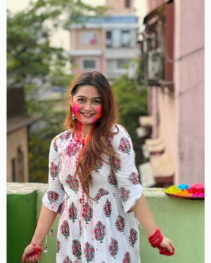 Pratyusha Paul Instagram - - 𝘊𝘭𝘦𝘢𝘳𝘭𝘺, 𝘐 𝘤𝘰𝘶𝘭𝘥𝘯’𝘵 𝘱𝘪𝘤𝘬 𝘫𝘶𝘴𝘵 𝘰𝘯𝘦 𝘱𝘩𝘰𝘵𝘰 𝘵𝘰 𝘱𝘰𝘴𝘵 𝘧𝘳𝘰𝘮 𝘵𝘩𝘪𝘴 𝘥𝘢𝘺..🦚💓🌼🎨💙🎑 (দোল পূর্ণিমা)

#holifestival #holi2024 #festivalofcolors #krishna #dolpurnima #loveisintheair #holi