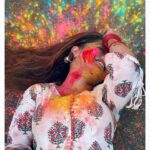 Pratyusha Paul Instagram - - 𝘊𝘭𝘦𝘢𝘳𝘭𝘺, 𝘐 𝘤𝘰𝘶𝘭𝘥𝘯’𝘵 𝘱𝘪𝘤𝘬 𝘫𝘶𝘴𝘵 𝘰𝘯𝘦 𝘱𝘩𝘰𝘵𝘰 𝘵𝘰 𝘱𝘰𝘴𝘵 𝘧𝘳𝘰𝘮 𝘵𝘩𝘪𝘴 𝘥𝘢𝘺..🦚💓🌼🎨💙🎑 (দোল পূর্ণিমা) #holifestival #holi2024 #festivalofcolors #krishna #dolpurnima #loveisintheair #holi
