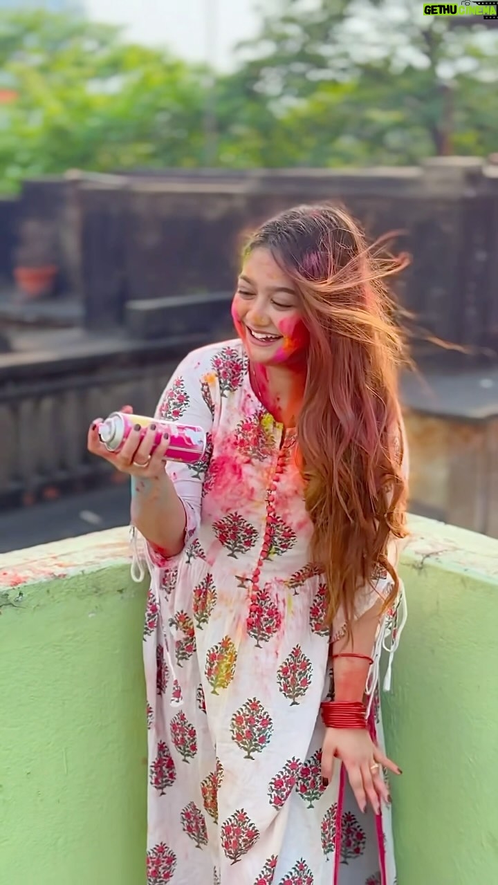 Pratyusha Paul Instagram - 𝘔𝘢𝘺 𝘵𝘩𝘦 𝘤𝘰𝘭𝘰𝘶𝘳𝘴 𝘰𝘧 𝘏𝘰𝘭𝘪 𝘧𝘪𝘭𝘭 𝘺𝘰𝘶𝘳 𝘩𝘦𝘢𝘳𝘵 𝘸𝘪𝘵𝘩 𝘩𝘢𝘱𝘱𝘪𝘯𝘦𝘴𝘴, 𝘺𝘰𝘶𝘳 𝘴𝘰𝘶𝘭 𝘸𝘪𝘵𝘩 𝘱𝘦𝘢𝘤𝘦, 𝘢𝘯𝘥 𝘺𝘰𝘶𝘳 𝘭𝘪𝘧𝘦 𝘸𝘪𝘵𝘩 𝘭𝘰𝘷𝘦. 𝘏𝘢𝘱𝘱𝘺 𝘏𝘰𝘭𝘪..🎨💓🪅🌼 #holi #holi2024 #festivalofcolors #dolyatra #colorful #loveisintheair #explore