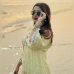 Pratyusha Paul Instagram - 𝘢 𝘭𝘰𝘷𝘦 𝘭𝘦𝘵𝘵𝘦𝘳 𝘵𝘰 𝘨𝘰𝘭𝘥𝘦𝘯 𝘴𝘬𝘪𝘦𝘴..💌🌞🐌🌴🌅🧺 . . . . . . . . . . . . . . #beach #beachvibes #sunset #beachgirl #sunsetgirl #sunstechaser #vacation #sunday #goldenhour