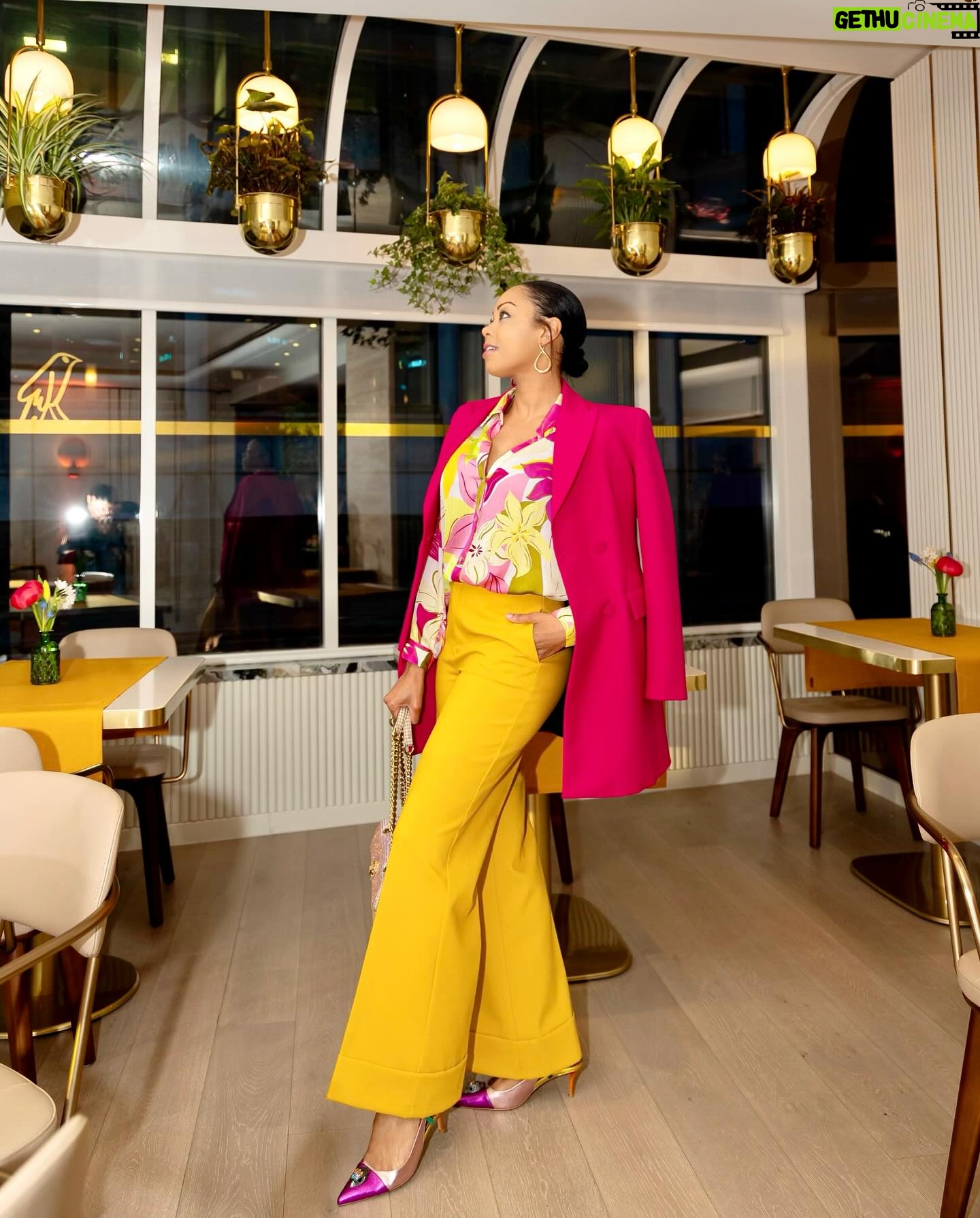 Precious Muir Instagram - ๐ธ Every day is a gift. But some days are packaged better ๐บ Location: @parkcornerbrasserie @londonhiltonpl Photographer: @imagesbysia __________________________________________ #springfashion #style #springtime #fashion #londonevents #spring #flowers #grandopening #londonrestaurants #hotel #finedining #londonhotels #parklane #pressnight #VIPInvite