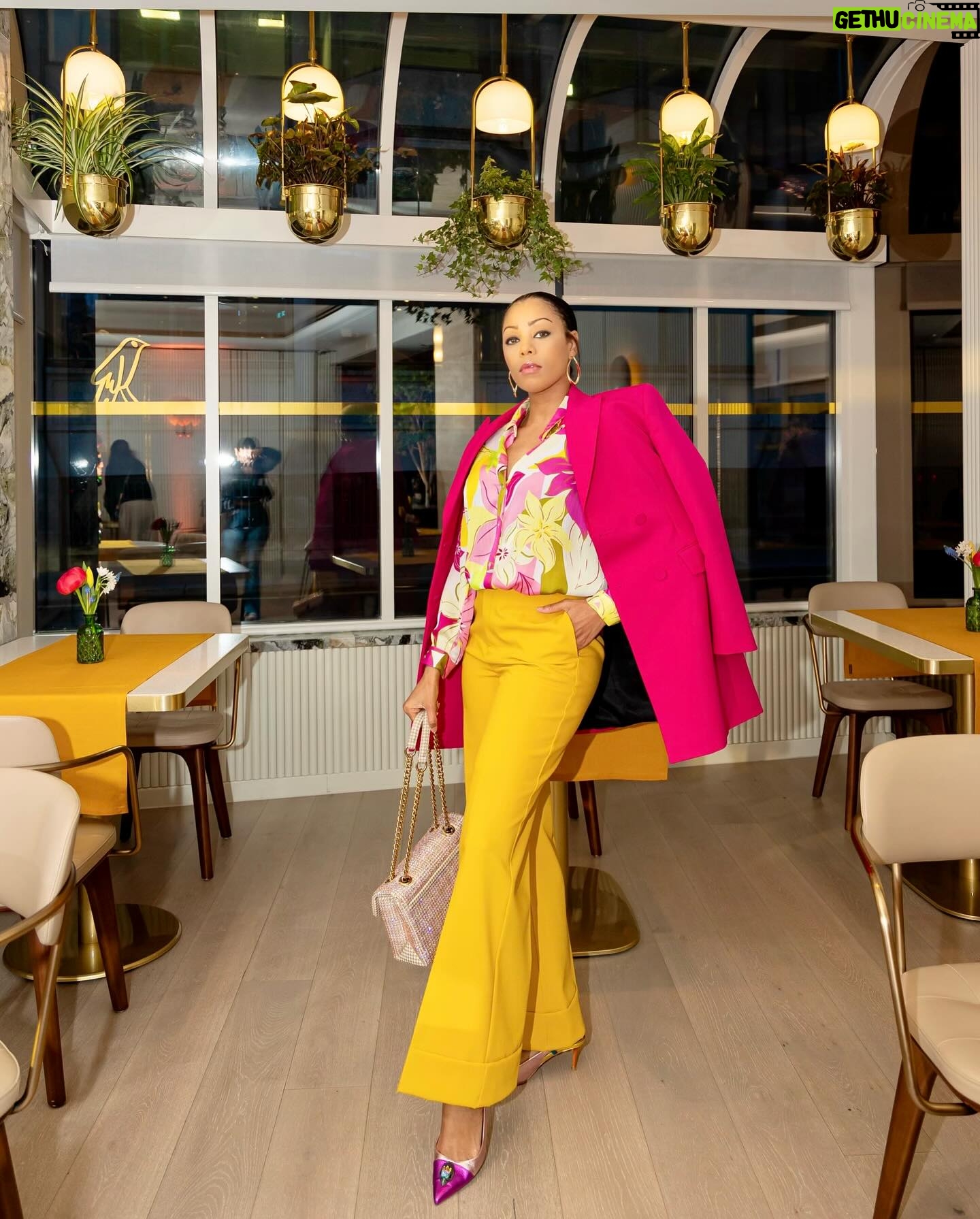 Precious Muir Instagram - ๐ธ Every day is a gift. But some days are packaged better ๐บ Location: @parkcornerbrasserie @londonhiltonpl Photographer: @imagesbysia __________________________________________ #springfashion #style #springtime #fashion #londonevents #spring #flowers #grandopening #londonrestaurants #hotel #finedining #londonhotels #parklane #pressnight #VIPInvite