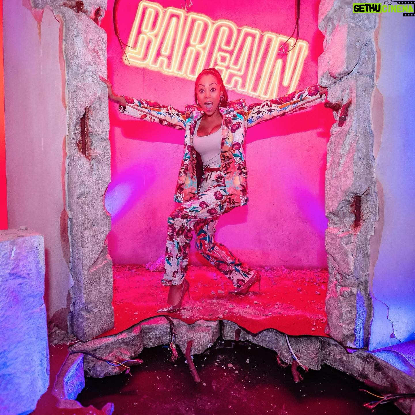 Precious Muir Instagram - ✨A human life is worth more than all the treasures of the earth.✨ I attended the fun and exciting Screening for the Korean-Produced Crime Thriller Series Bargain, which is now streaming on @paramountplusuk It will keep you on the edge of your seat 🫨 ___________________________________________ Suit: @twopointtwostudio Available from: @blackprgroup Bag & Shoes: @kurtgeiger Event PR: @runraggeduk Photographer: @will_ireland_photo Location: @firmdale_hotels ___________________________________________ #Bargain #paramountplusuk #redcarpetfashion #tv #tvseries #fashion #redcarpet #style #paramount #scary #halloween #october #pressnight #VIPInvite