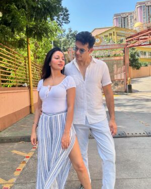 Preet Kaur Nayak Instagram - 💙 🤍 🌈