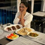 Preetha Instagram - அடடா என் கண் முன்னாடி அவளே வந்து நின்றாளே🙈😋 The perfect blend of relaxation, good company, and OMG-worthy food 😍– all thanks to @jungleview_resort ♥️