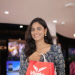 Preetha Instagram - With a new beginning, you deserve everything new! Namma Viveks la indha New Year super sale ku neraya exciting deals irruku! The offer starts from Dec 30th to Jan 01st Innum edhuku wait panringa!?! Visit your nearest Viveks showroom and grab all your products at the best rates Shot by @vijayfredrick_secrets Cuts @niithin_teaser #ad #itspreetha_official