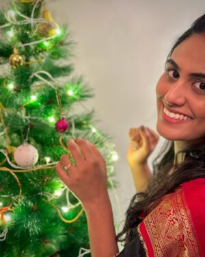 Preetha Instagram - With a smile on your face and hope in your heart, let us welcome the good times Christmas is going to bring along. ♥️

Merry Christmas to each one of you ✨
Love you all♥️😘

#christmas2023 #itspreetha_official