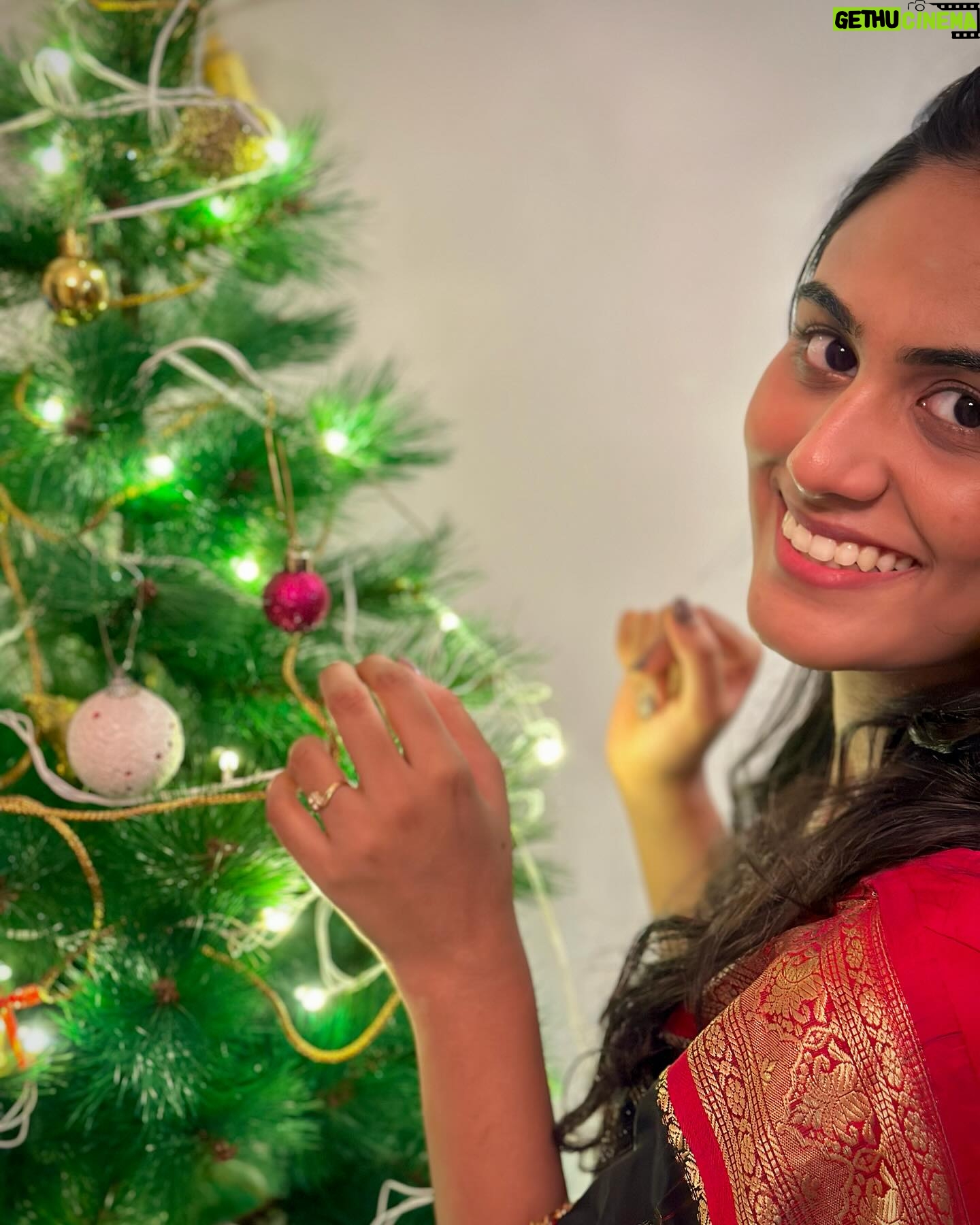 Preetha - 47.4K Likes - With a smile on your face and hope in your heart, let us welcome the good times Christmas is going to bring along. ā„ļø
Merry Christmas to each one of you āØ
Love you allā„ļøš
#christmas2023 #itspreetha_official