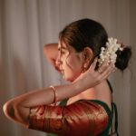 Preetha Instagram - அவள் குழல்… உதிர்த்திடும்… இலை எனை துளைத்திடும்… இடைவெளி முளைத்திடும்… நேரம் உயிர் நனைத்திடும்…🩶 Pc| @vijayfredrick_secrets 🔥