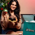 Preetha Instagram - Frozen in love✨🤍 with @thebrowniestudio.official ❤️ Captured @francisxavier_official 🔥 Embrace the festive spirit with these delectable Christmas and New Year hampers from the amazing cake brand in Chennai! @thebrowniestudio.official Indulge in the goodness of tree-shaped cakes, plum cakes, cupcakes, and more. 🎄 Christmas Hamper (₹999): Tree-Shaped cake Plum cake Gift Bag 🌟 Special Tree Cake & Plum Cake Hamper (₹999): Tree-Shaped cake Plum Cake Gift Bag 🎉 New Year Hamper (₹1499): Party Hat cake Party Hat Cupcakes - 2 nos Almond Cookies - 4 nos Melt in Cookies - 4nos Gift Bag Trust me, every bite is pure bliss! Pre-book now and treat your taste buds to a delightful celebration. 🎁🥳 #FestiveFlavors #DeliciousDelights #PreBookNow"