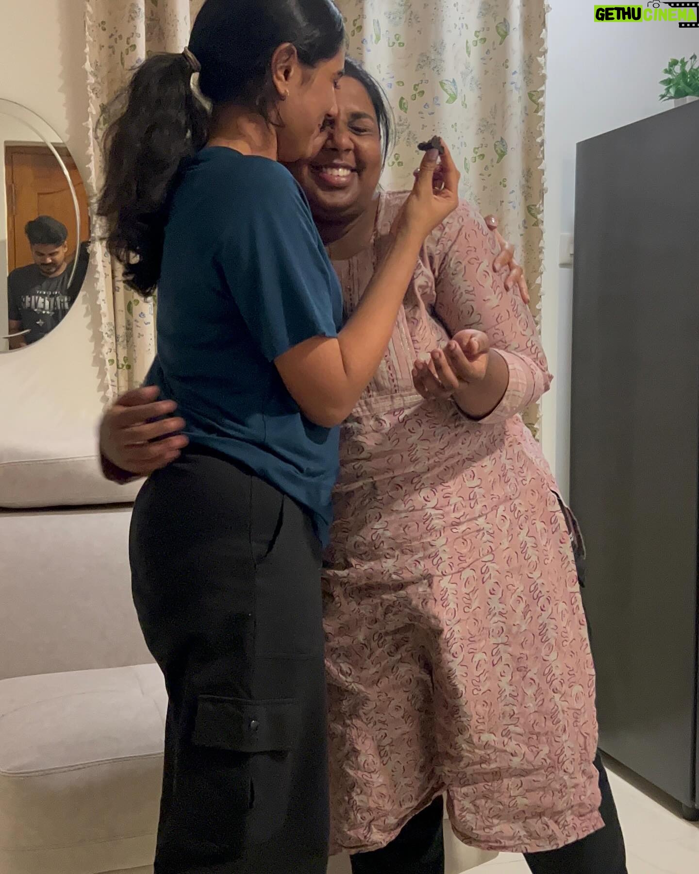 Preetha Instagram - ✨Gratitude post✨ I thank each and every soul who made my day spl by your good words, wishes loads of love and efforts!!♥️ To my family and my closest ones I love you all so much😘 and owe you a huge debt of gratitude.✨✨ The love, the care, and how gently you handle all my emotional commotions, ahhh, I could never put it into words. Thank you for always having my back and loving me for who I am. I pray and thank God for leading me to you wonderful people. Nalla irupinga da pongaaaa da😘🤣 I thank all of my insta fam and fan pages for making my day brighter✨ ..I was in awe with all your lovely editsss,messages ,emails and posts I’m trying my level best to respond to all of your wishes nd I’m so sorry if I had missed out on any of your wishes … I love you all with all of my heart! I’m so greatful to have people who selflessly support me and show me your love♥️ It was truly a blessed and peaceful birthday this year! and you guys have a major part in it…so thank youuuuu all 😘😘♥️ Love you 270k♥️