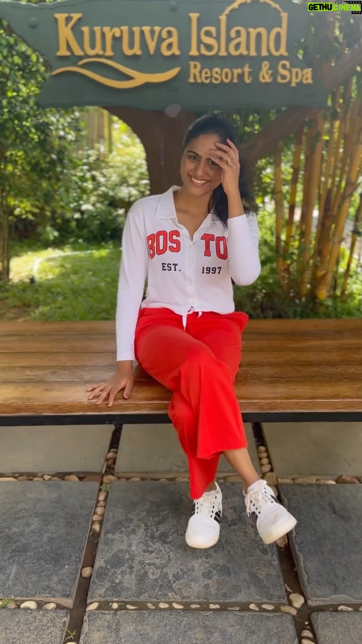 Preetha Instagram - Kuruva theeevuuuu is totally a vibeee♥️✨ Thanks for hosting us @kuruvaislandresort 😍 had a really great time staying with them🔥♥️