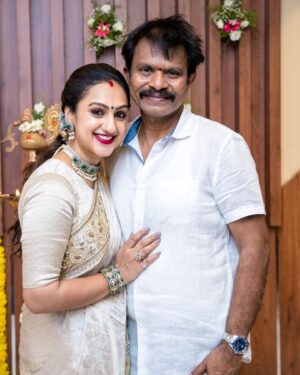 Preetha Vijayakumar Instagram - Thank you all for all the wishes & love for ‘Goodluck Studios’ 🙏🏻😇 2.4.2023

🥻 @ajdofficial @tifarachennai 
💎 @theamethyststore 
📸 @jaganselvamphotography 
🌺 @efflorescence_bridal_flowers 
💇‍♀️ @vyshalisundaram_hairstylist