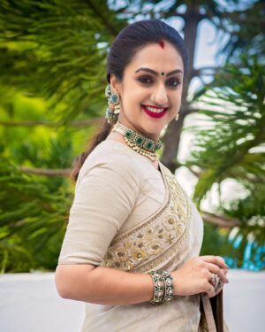Preetha Vijayakumar Instagram - Thank you all for all the wishes & love for ‘Goodluck Studios’ 🙏🏻😇 2.4.2023

🥻 @ajdofficial @tifarachennai 
💎 @theamethyststore 
📸 @jaganselvamphotography 
🌺 @efflorescence_bridal_flowers 
💇‍♀️ @vyshalisundaram_hairstylist