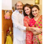 Preetha Vijayakumar Instagram – Our Dad is our Hero forever 😘😘😘
#happyfathersday❤️#bestfatherintheworld#loveyouappa😘#missyoumaa❤️#mysismydaughter😘
