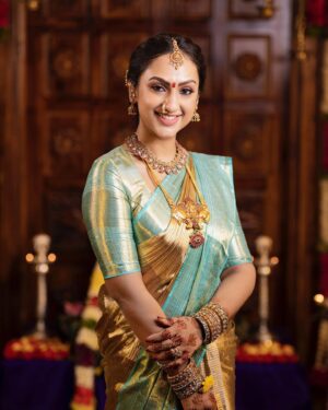 Preetha Vijayakumar Instagram - My Gorgeous Amman 🙏🏻🙌🤩

📸 @zerogravityphotography 

#varalakshmivratham #2023 #nombu #favdayoftheyear #myamman #momstradition #12thyear #godblessall