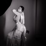 Preethi Kitchappan Instagram – Something’s brewing⭐️ taken 10 mins ago with no filter, no edit. Raw pic 💯

@jothimuthuram you are 🤩 amazing

@hairstylist_yugaa thank you for the creative hairstyle and non~stop fun💎

#bridetobe #insta #instagram #instalove #moodygrams #blackandwhite #retro #photography #prettinezz #instadaily #instafashion #bride #weddingphotography #wedding #weddinginspiration #weddingideas #makeupartist #saree #sareelover #sareeshoot #makeupaddict #photooftheday #photoshoot #silksarees #photographer #mua #makeupmodel #model #modelife #modelshoot