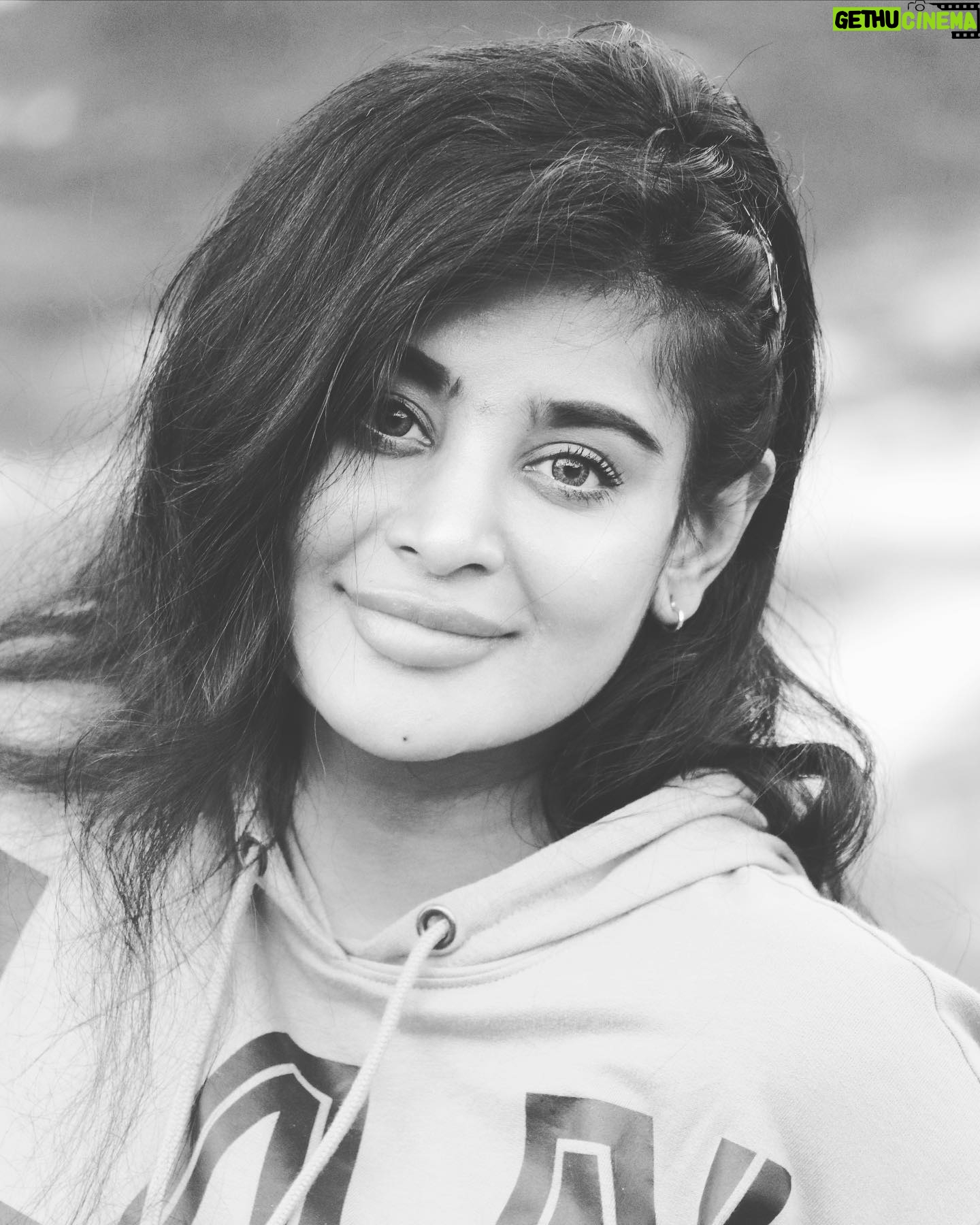 Preethi Kitchappan Instagram - Life is best in black and white #blacknwhite #black #love #instagood #instagram #instapic #picoftheday #shotoncanon #canonphotography #instamood #moodygrams #explorepage #tamilsongs #vikram #indiankyliejenner