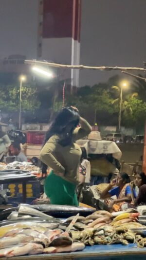 Preethi Kitchappan Instagram - Kanamma Kanamma….Meenu vaanga polama???

Sunday special😘

Fish shopping @marinabeach_ 

@uditnarayanmusic @anuradhasriramofficial @officiallysimbu 
#marina #insta #instagood #instagram #fish #beach #beachlife #kanammakanamma #simbu @officiallysimbu #réel #reelsinstagram #reelkarofeelkaro #reelitfeelit #viralreels #trendingreels #explore #fyp #explorepage #beachgirl #desi #reelsindia #instamood #viralreels