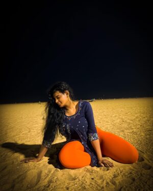 Preethi Kitchappan Instagram - Smell the sea and feel the sky… let your soul and spirits fly❤️🤍💜

#beach #sea #post #picoftheday #explore #explorepage #instagood #instagram #instafashion #instamood #instadaily #instalove #love #desi #instatravel #beachlife #beachvibes #sand #photo #photography #instaviral #viral #trending #pictureoftheday #picture #sea #prettinezz #instalike