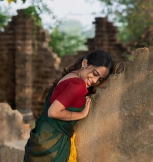 Preethiga Instagram - “Orla thenmozhi, kanimozhi nu yaradhu vakya varadhula thiriyuva avala thedi thedi love pannu “

So here is the village girl waiting for her soulmate with so much of expectation about the world and with some sweet insecurities of her own .

The girl next village is the concept here . Everybody knows someone related to this post share this to them 🖤
.
Photography: @sathyaphotography3 ❤️
.
#preethiga