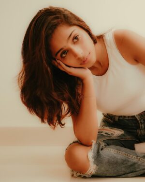 Preethiga Instagram - Chapter: ELINOR

Ft. @_.preethiga 
📸 @subi.sebastian_ 

#series #she #elinor #shininglight #subisebastian #preethiga #indoorshoot #photoshoot #instafashion
