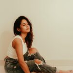 Preethiga Instagram - Chapter: ELINOR Ft. @_.preethiga 📸 @subi.sebastian_ #series #she #elinor #shininglight #subisebastian #preethiga #indoorshoot #photoshoot #instafashion