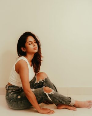 Preethiga Instagram - Chapter: ELINOR

Ft. @_.preethiga 
📸 @subi.sebastian_ 

#series #she #elinor #shininglight #subisebastian #preethiga #indoorshoot #photoshoot #instafashion