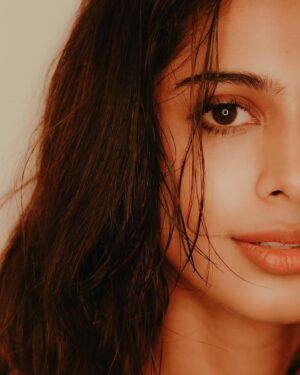 Preethiga Instagram - Chapter: ELINOR

Ft. @_.preethiga 
📸 @subi.sebastian_ 

#series #she #elinor #shininglight #subisebastian #preethiga #indoorshoot #photoshoot #instafashion
