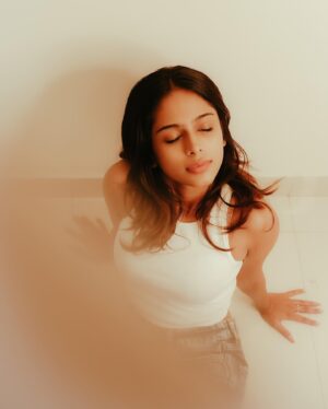 Preethiga Instagram - Chapter: ELINOR

Ft. @_.preethiga 
📸 @subi.sebastian_ 

#series #she #elinor #shininglight #subisebastian #preethiga #indoorshoot #photoshoot #instafashion
