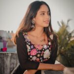Preethiga Instagram - 🖤 @saravanan_dop @_gina_couture
