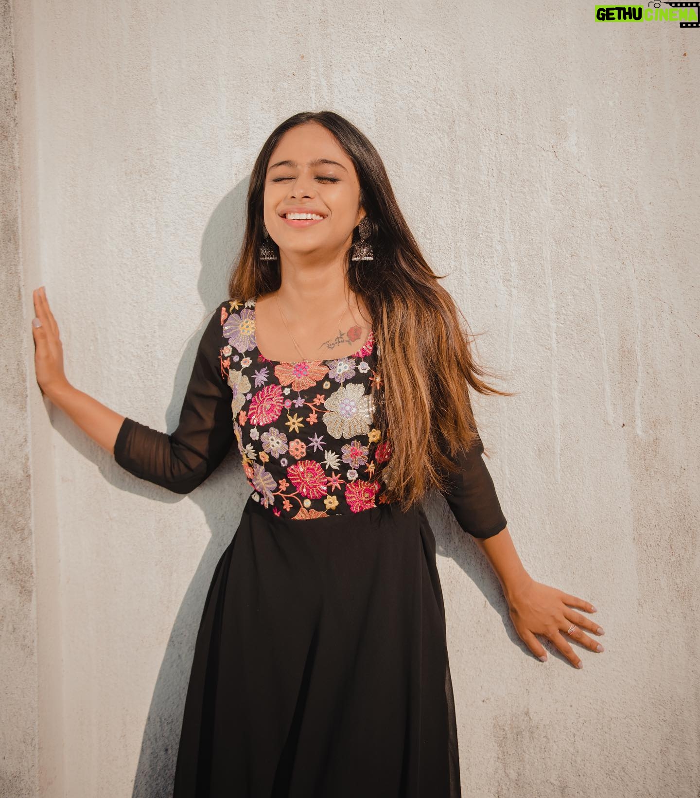 Preethiga Instagram - In a world that constantly craves novelty, there is something timeless about the beauty of a black Anarkali suit. And when it's adorned with vibrant floral embroidery, it's a match made in fashion heaven! The intricate needlework on the top of this Anarkali suit brings a burst of colours to the elegant black base, creating a stunning contrast that is both eye-catching and sophisticated. The embroidery on this Anarkali suit has been meticulously crafted with care and precision, with each stitch telling a story of its own. The multi-coloured floral pattern, with its delicate curves and loops, is a testimony to the skill and craftsmanship of the artisans who created it. It's a design that exudes femininity, grace and a sense of playfulness. Paired with this beautiful Anarkali suit are a pair of traditional Jhumkas that are the perfect accessory to complete the look. These statement earrings are handcrafted with intricate detailing that perfectly complements the floral embroidery on the Anarkali top. With their bold design and vibrant colours, they are sure to add a touch of glamour and elegance to any outfit. Whether it's a wedding, a festive occasion or a special event, this black Anarkali suit with multi-coloured floral embroidery is the perfect choice for any woman who wants to make a statement. It's a fusion of traditional and contemporary styles, where the timeless elegance of the Anarkali meets the vibrant energy of the floral embroidery. So go ahead, don this beautiful outfit with pride, and let your style speak volumes about who you are! @_gina_couture Captured: @saravanan_dop . #trendingreels #preethiga