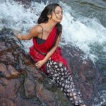 Preethiga Instagram – The place made me forget I was there for a shoot . No makeup nothing I was just having a good moment there by playing in the falls ✨🍂
.
@inmedias360 you did a wonderful job taking me there 
.
#preethiga #inmedias #trendingpost