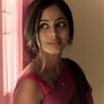 Preethiga Instagram - Embracing the beauty of women 🖤 . Photography: @hariz_comrade . #preethiga #love #trendingpost #tamilgirl #noedit