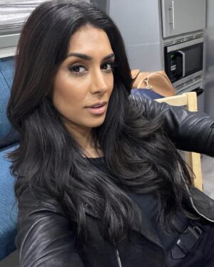 Preeti Desai Instagram - Never judge a book by its cover @therookieabc streaming on @hulu | @skytv 🇬🇧 | @disneyplus 🇮🇳 #charliebristow @abcnetwork