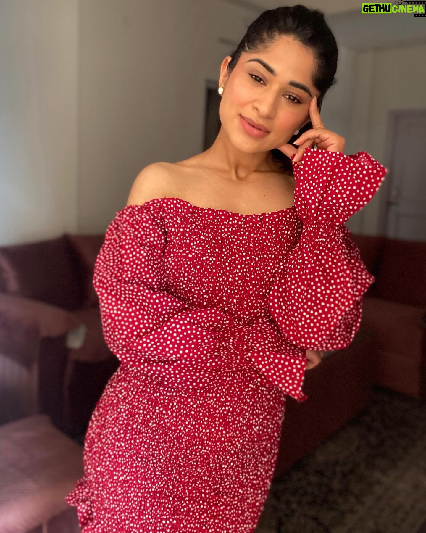 Preeti Singh Instagram - Hosanna ❤️ . . #selfportraits #summeroflove #polkadot #offshoulderdress #explore #fyp