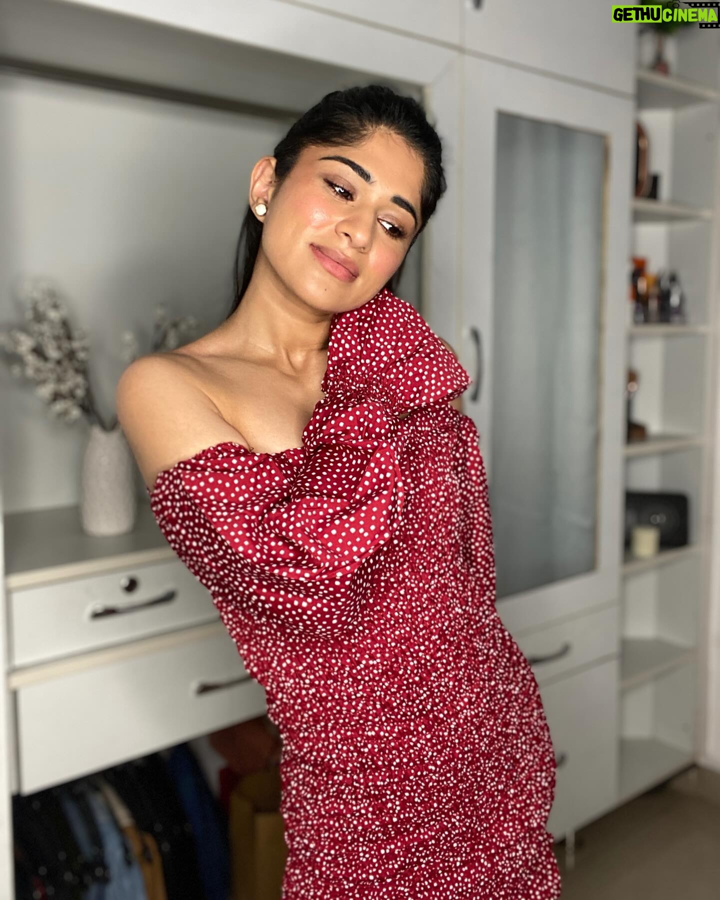 Preeti Singh Instagram - Hosanna ❤️ . . #selfportraits #summeroflove #polkadot #offshoulderdress #explore #fyp