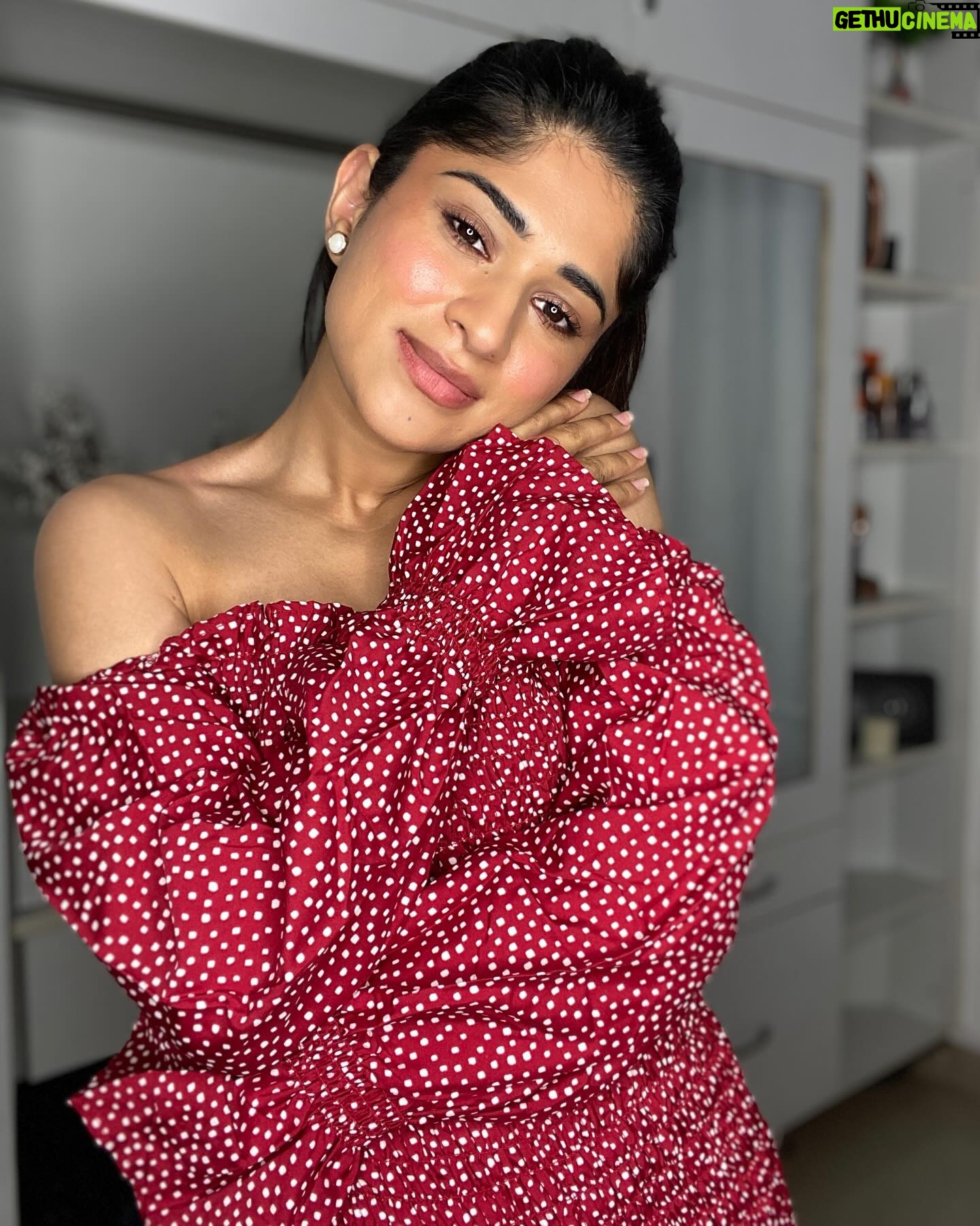 Preeti Singh Instagram - Hosanna ❤️ . . #selfportraits #summeroflove #polkadot #offshoulderdress #explore #fyp