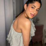 Preeti Singh Instagram - Swipe left and let the picture speak. Top : @onlyindia Jeans : @misschaseindia . . . #explore #fyp #keepitstylish #offshouldertop #denimjeans #letthepicturespeak #truthordare