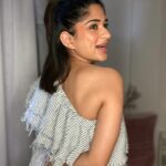Preeti Singh Instagram - Swipe left and let the picture speak. Top : @onlyindia Jeans : @misschaseindia . . . #explore #fyp #keepitstylish #offshouldertop #denimjeans #letthepicturespeak #truthordare