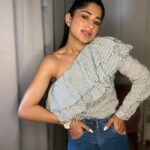 Preeti Singh Instagram - Swipe left and let the picture speak. Top : @onlyindia Jeans : @misschaseindia . . . #explore #fyp #keepitstylish #offshouldertop #denimjeans #letthepicturespeak #truthordare