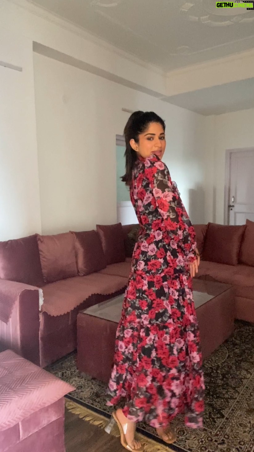Preeti Singh Instagram - The look ♥️ .. .. .. #exolore #fyp #amazonfashion #floralmaxidress #trendingreels
