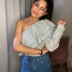 Preeti Singh Instagram - Swipe left and let the picture speak. Top : @onlyindia Jeans : @misschaseindia . . . #explore #fyp #keepitstylish #offshouldertop #denimjeans #letthepicturespeak #truthordare