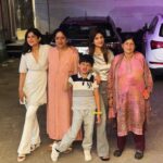 Preeti Singh Instagram - Late uploads but genuine vibes!♥️ . . . #happymothersday #familia #blessed #grateful #countingmyblessings