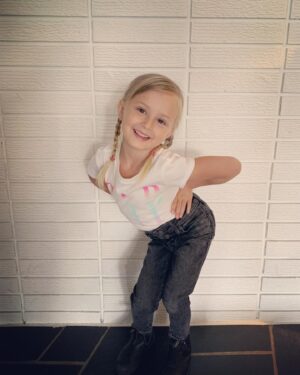 Presley Smith Instagram - I made it to Kindergarten!!!