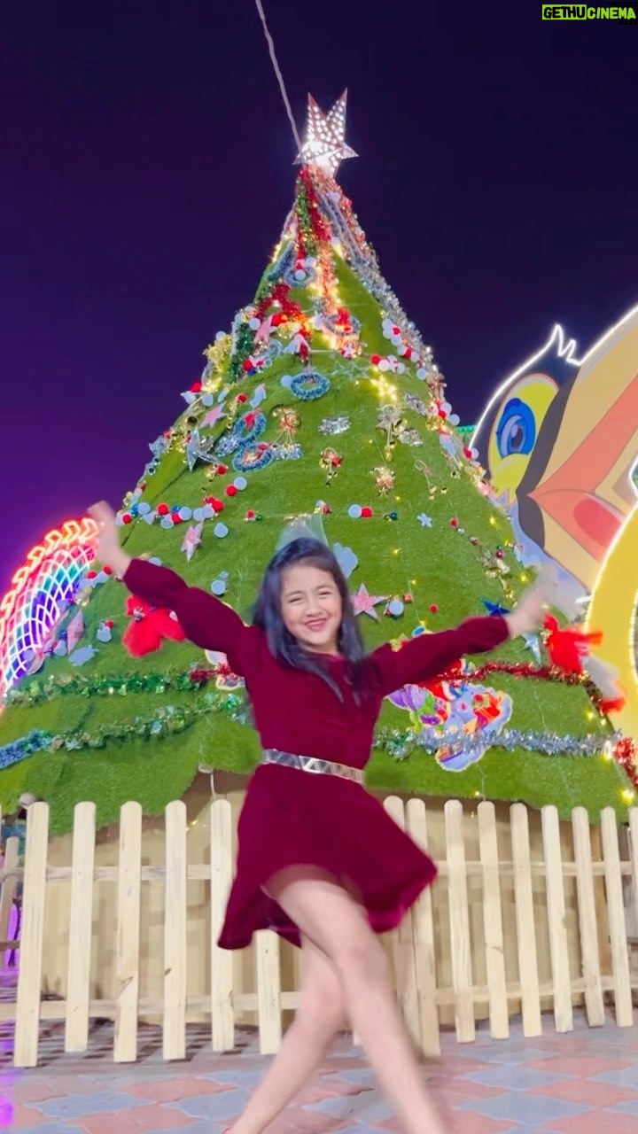Princy Prajapati - 10.8K Likes - Christmas vibes 🎄🎅
👗: @critter.kids
#reelitfeelit #trending #christmas #viral #reels